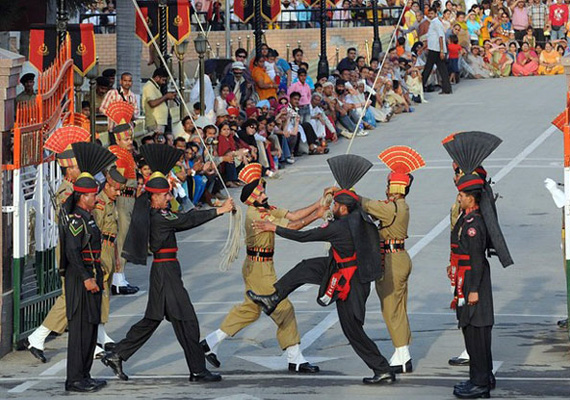 India offers to build oil pipeline to Wagah border