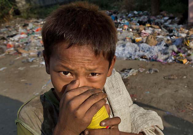 myanmar street kids sniff glue