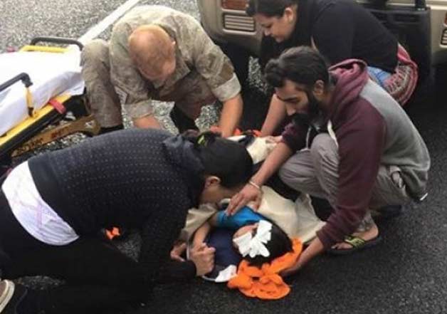 sikh guy removes turban to help injured child