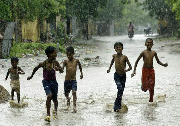 kids playing in rain - IndiaTV