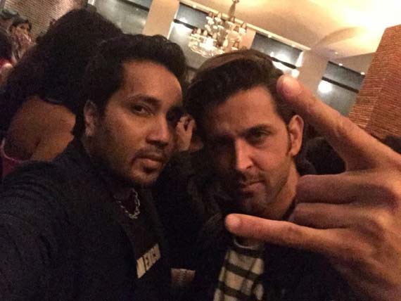 Mika and Hrithik in SRK 49th birthday bash