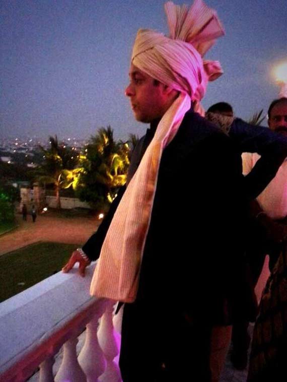 salman khan in pagri arpita khan wedding