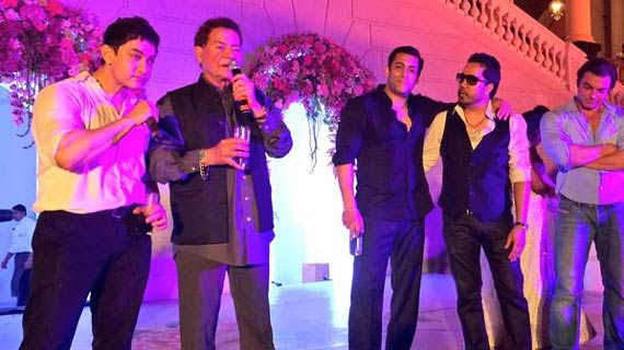 Aamir, Salim, Salman, Sohail, Mika at Arpita's wedding