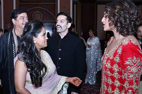 arpita and sonakshi sinha at reception