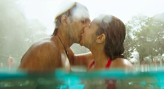 Ranveer Singh and Parineeti Chopra kiss in Kill Dil 