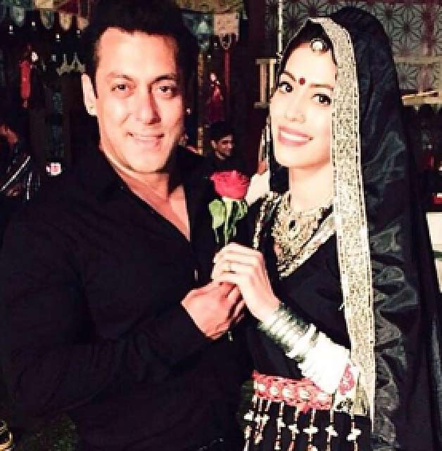 Salman Khan spotted raving a kiss by a mysterious woman on Valentine's