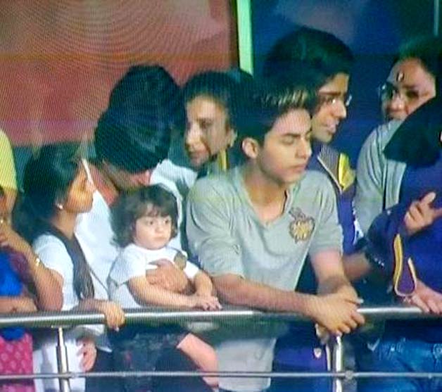 Shah Rukh with Suhana, Aryan and AbRam