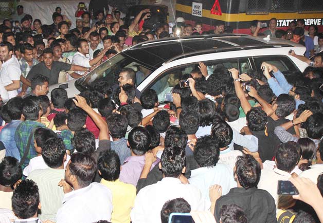 Salman Khan reaches home