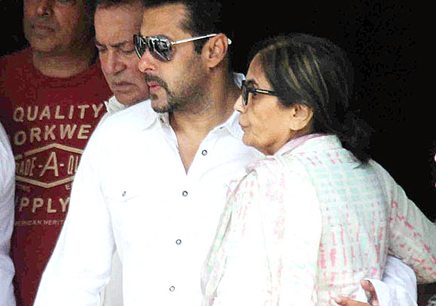 salman khan with family suring hit and run case verdict