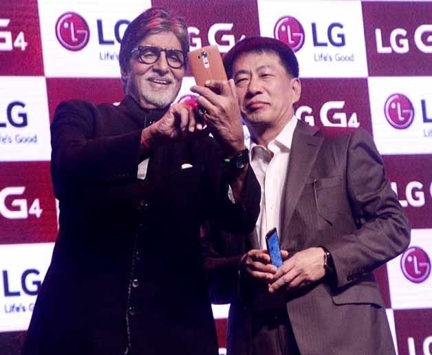 Amitabh Bachchan selfie