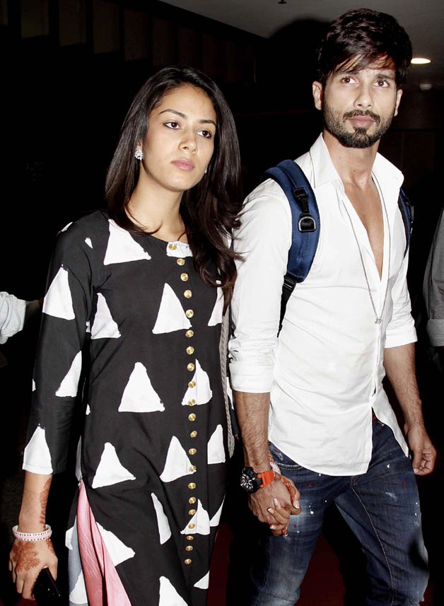 Newlywed Shahid Kapoor Mira Rajput Spotted Hand In Hand At Mumbai Airport Indiatv News India Tv 