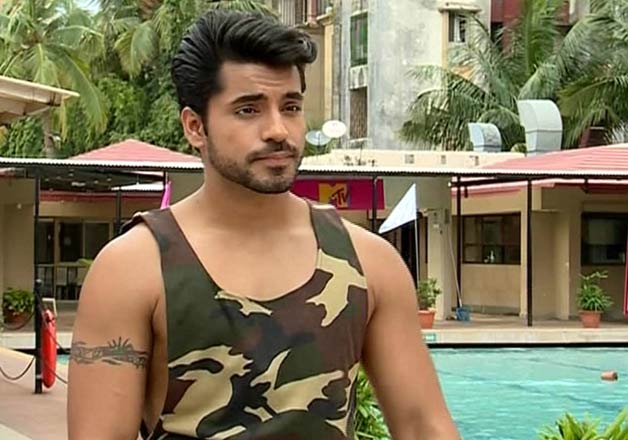 Gautam Gulati S Hot Shirtless Pics In Pool Indiatv News India Tv