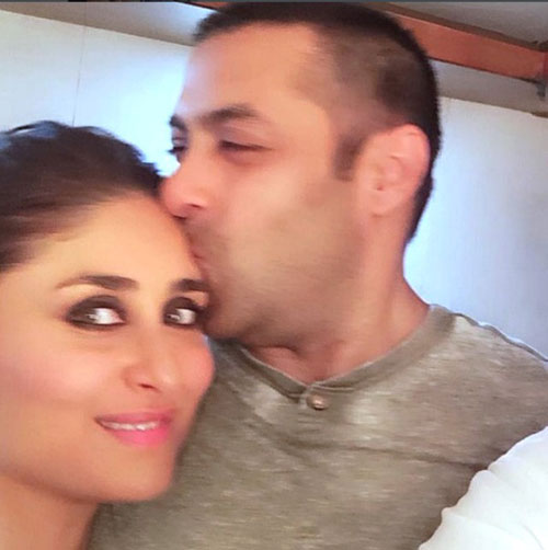 Omg Salman Khan Gives A Big Affectionate Kiss To Kareena Kapoor Bollywood News India Tv