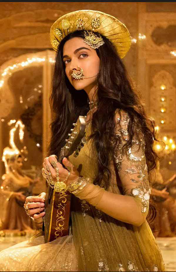 Deepika's first look in Deewani Mastani | IndiaTV News | Bollywood News