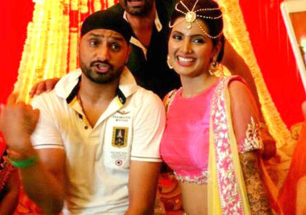 Harbhajan Singh And Geeta Basras Mehendi Ceremony Pictures Indiatv News India Tv