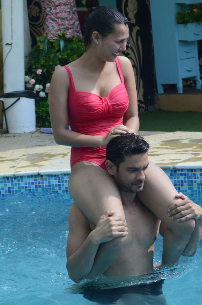 680px x 1027px - Hot pics of Rochelle and Keith in pool | IndiaTV News | Bollywood News â€“  India TV