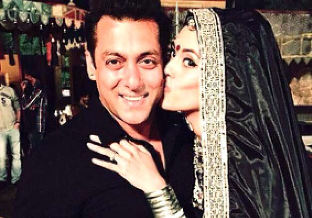 Salman Khan gets kissed by a mysterious woman on V-Day