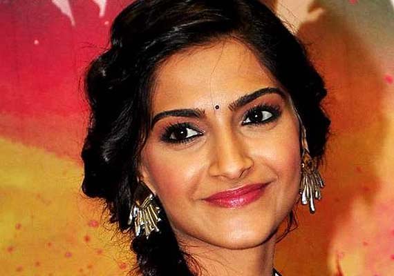 Bit clumsy in real life too: Sonam Kapoor Bit clumsy in real life too: Sonam Kapoor