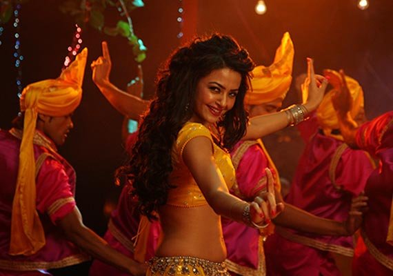Surveen Chawla to do an item number in Anees Bazmee's 'Welcome Back'