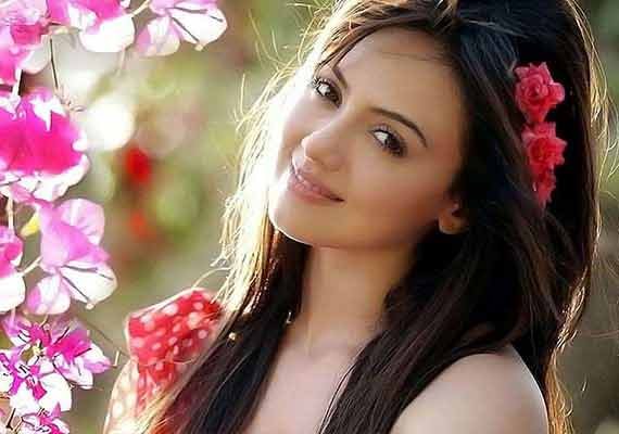 Poonam Khanna who cheated actress Sana Khan arrested - IndiaTvea95fd_sanaKhan