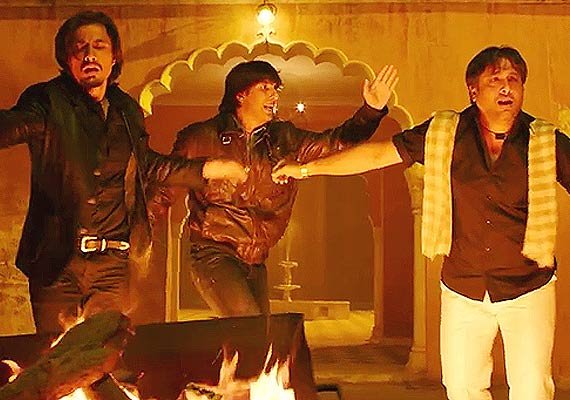 Kill Dil title song review: Crazy Ranveer-Govinda-Ali dance on a crazier Bollywood number (watch video)