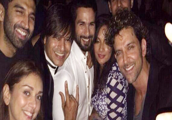 Kareena and Saif were not invited to Hrithik's pool party in Tampa! (see pics)