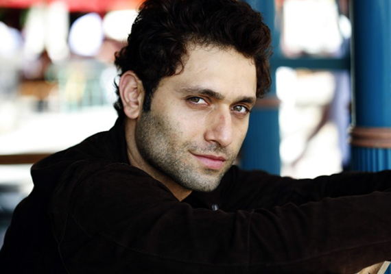 Shiney Ahuja Takes Legal Action Over Micromax Cellphone Ad - Shiney_Ahuja_Ta3108