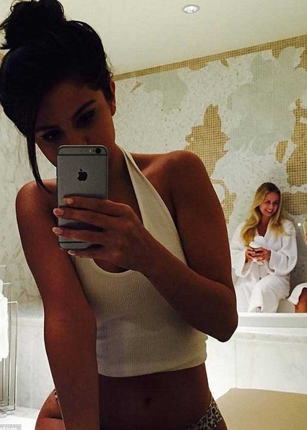 Selena Gomez Shares Selfie In Underwear On Instagram