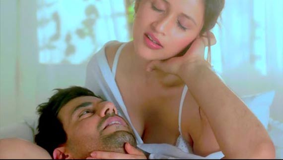 Mannara in Zid hot trailer