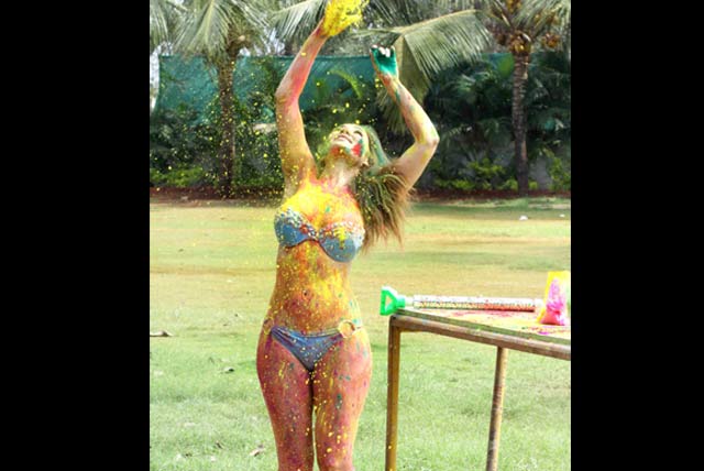 holi hot image