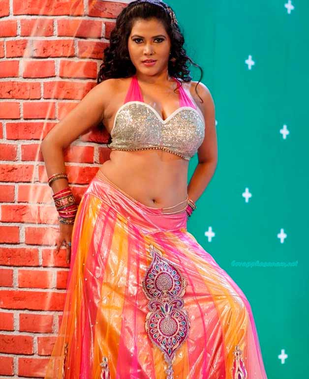 India TV Five Sexy Items Girls Who Rule Bhojpuri Cinema