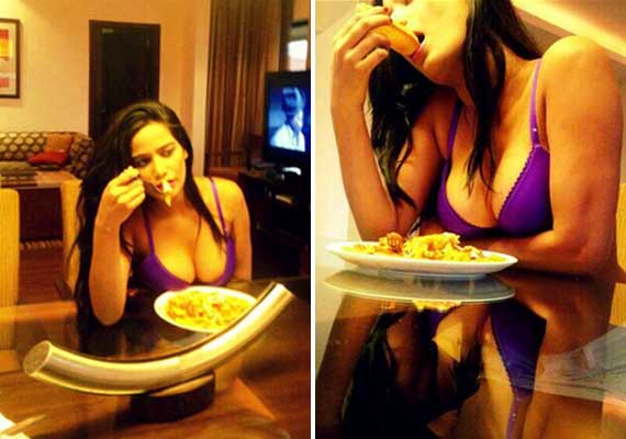 Poonam Pandey supported Shah Rukh’s KKR in grand finale wearing purple bra (view pics)