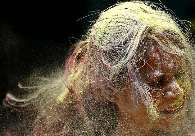 Easy Tips For Preventing Your Hair And Skin From Harsh Colours Of Holi 