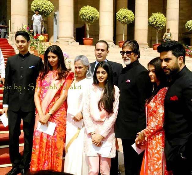 Navya Naveli with Bachchan family