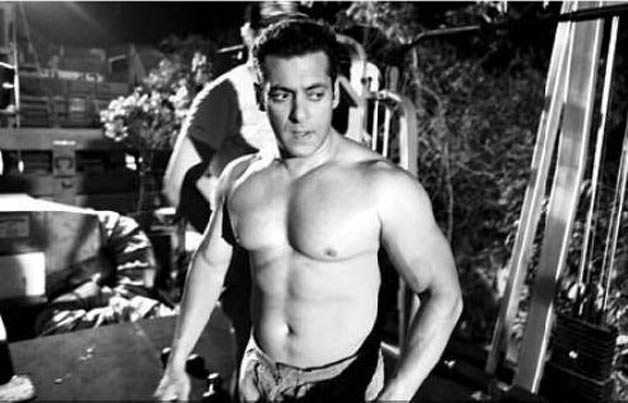 Salman Khan exercise