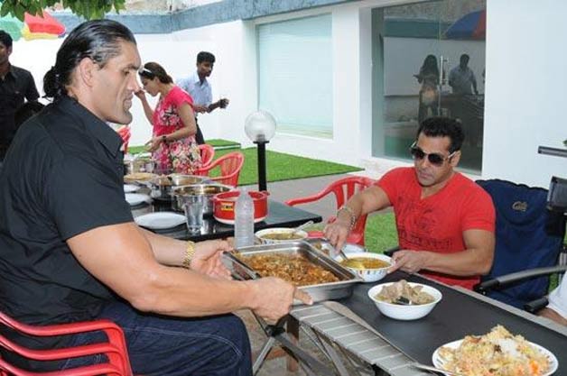 Salman Khan having lunch