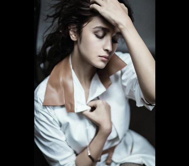 Alia Bhatt Looks Smoking Hot On Filmfare Cover Check Out Her Latest