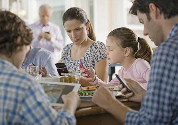 Smartphone use at meal time ruins parent-child bond