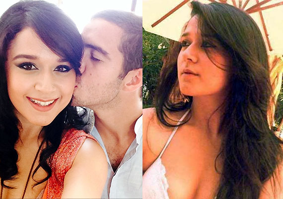 Krishna Shroff posts kissing &#39;selfie&#39; with boyfriend, leaves behind Navya-Jhanvi ( - Krishna-Shroff-kiss-selfie