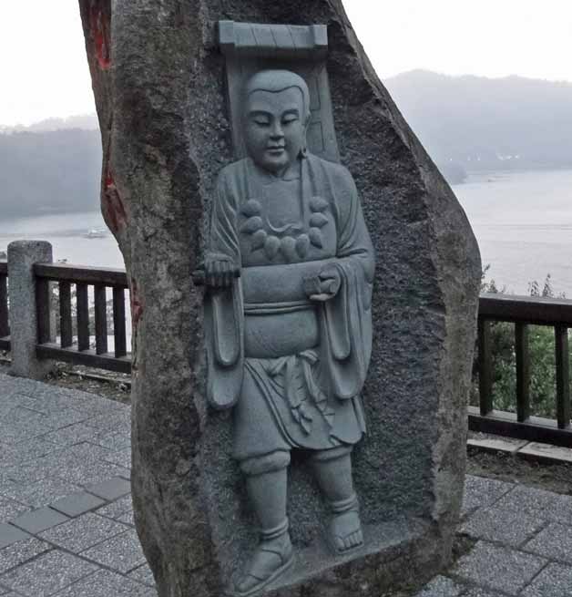 Huien Tsang statue