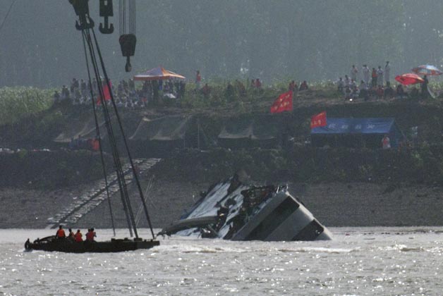 China capsized boat