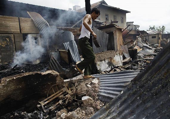 Buddhists in Myanmar torch Muslim homes and shops