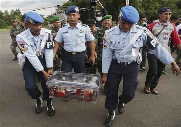 Divers retrieve 2nd black box from AirAsia crash