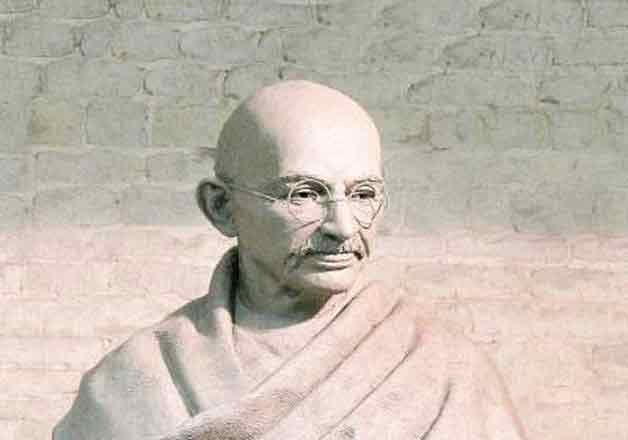 UK-based NRI hotelier donates 100,000 pounds for Gandhi statue