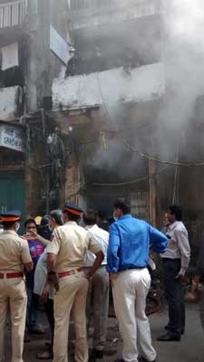 Fire Guts Portion Of Building In Kalbadevi, Mumbai – India TV