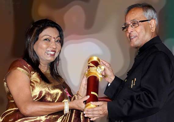 dalit girl kalpana saroj recieves award from pranab mukherjee