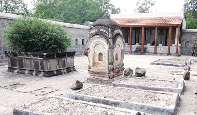 Bajirao Mastani grave