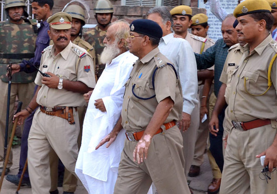 Asaram gives discourse to Jodhpur jail inmates, says, he is being trapped