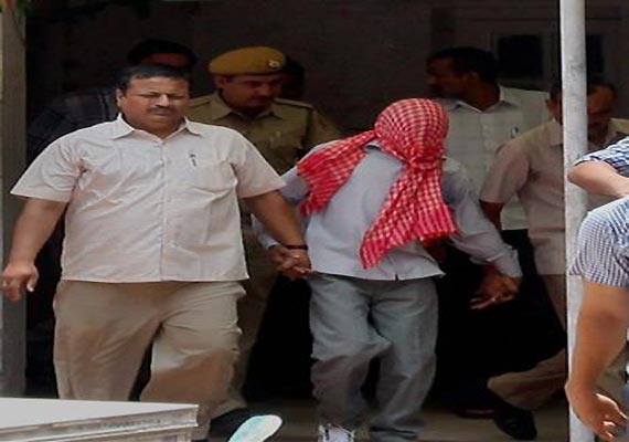 Delhi gangrape: Damini's brother tries to attack juvenile convict during board verdict