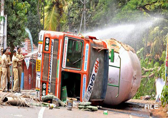 Gas leak creates panic in Kerala after LPG tanker overturns